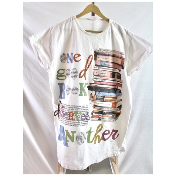 Oversized Tee Shirt One Good Book Bibliophile OS - Picture 3 of 9